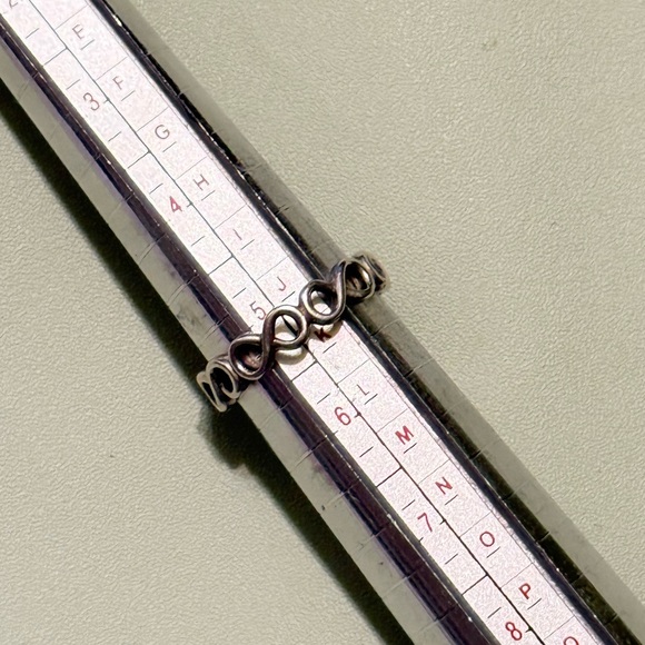 Elegant Sterling Silver 925 Infinity Ring size 5 - Picture 7 of 16